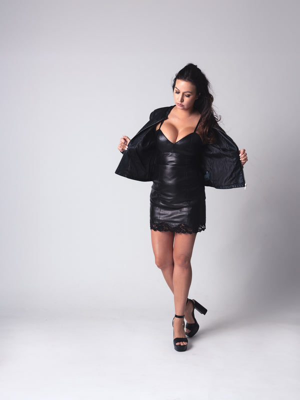Vestido de cuero y encaje