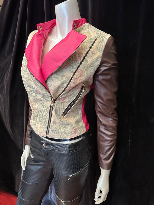 Chaqueta de moto con cremallera y estampado floral en color fucsia