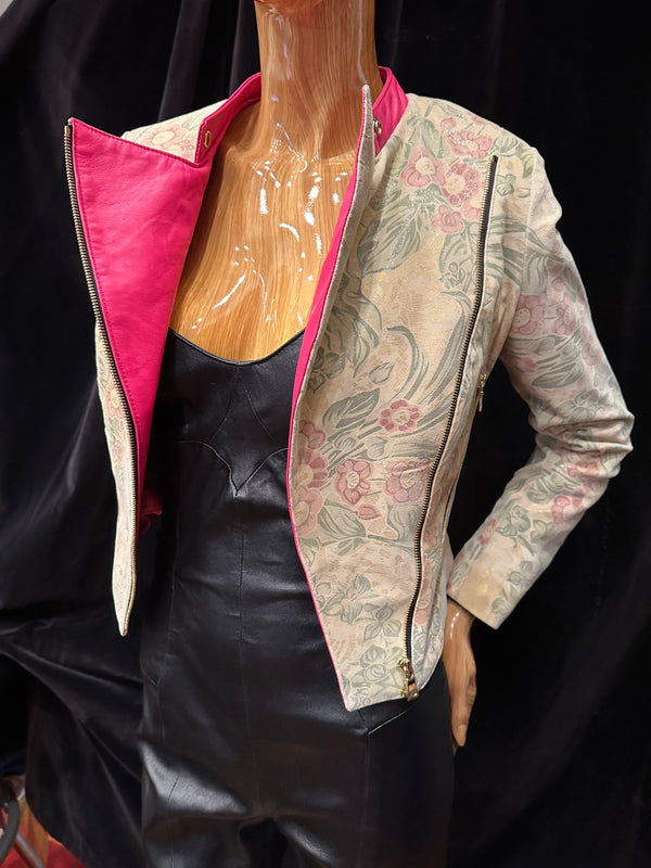Chaqueta de moto con cremallera y estampado floral en color fucsia