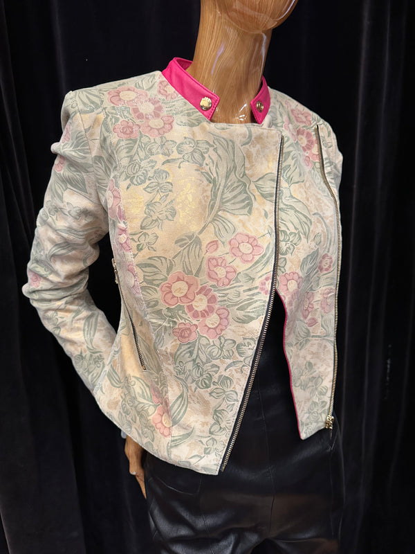 Chaqueta de moto con cremallera y estampado floral en color fucsia