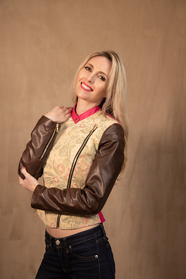 Chaqueta de moto con cremallera y estampado floral en color fucsia
