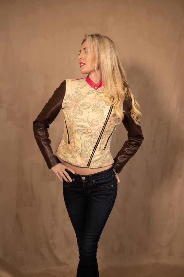 Chaqueta de moto con cremallera y estampado floral en color fucsia